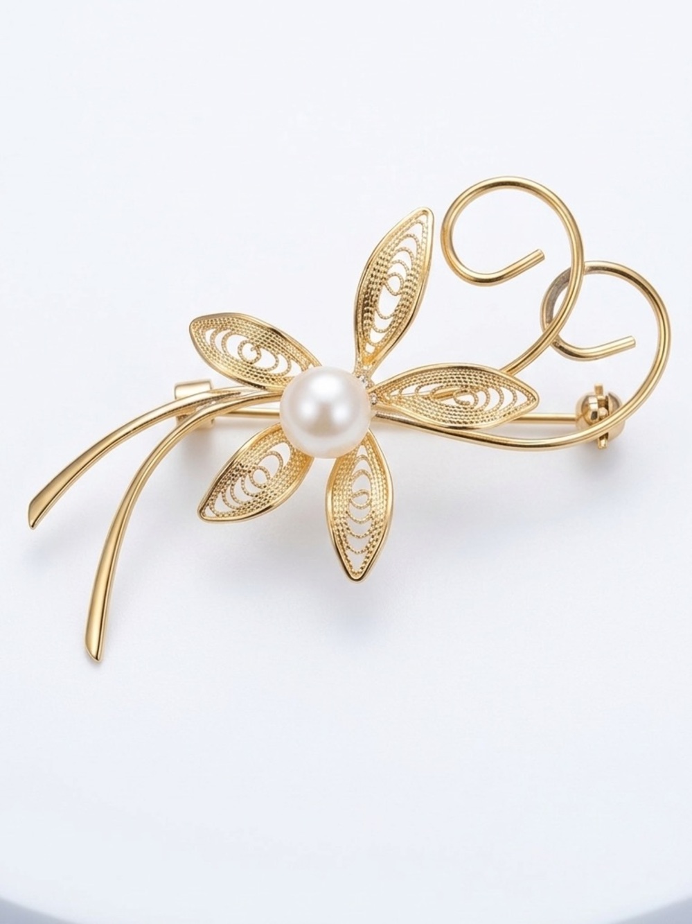 Vintage Gold Tone Wire Filigree Flower Brooch Cream Pearl Center Swirl Spray Pin